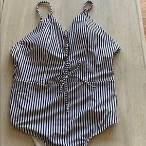 NWT! Cupshe one piece bathing suit sz M